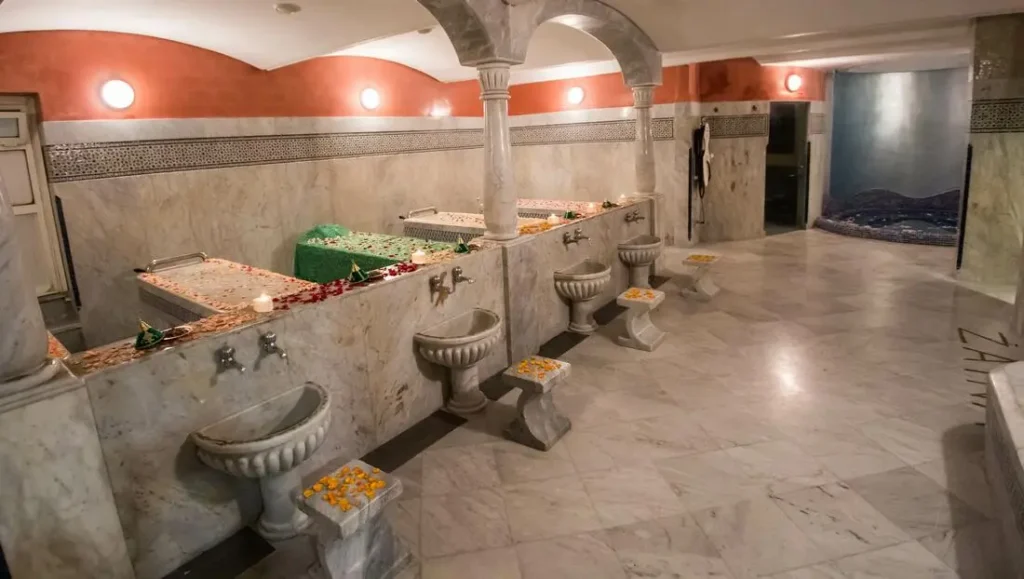Préparation d’un rituel hammam aux Bains de Guéliz